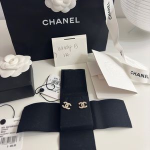 🤍Chanel Pearl Stud CC Earrings 🤍SOLD💜